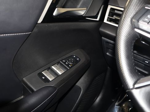 Used 2024 Mitsubishi Outlander SE image 32