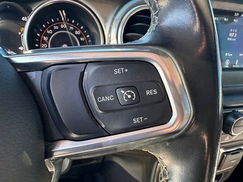 Used 2019 Jeep Wrangler Unlimited Sahara image 19