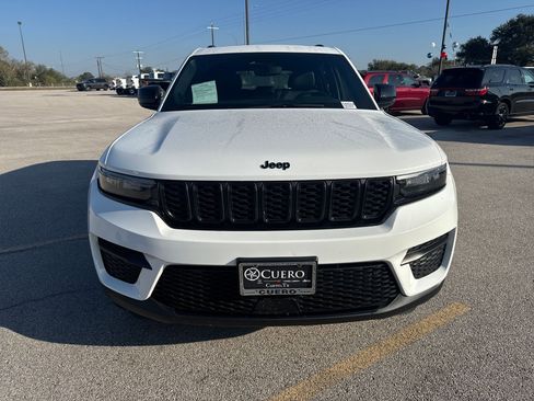 Used 2024 Jeep Grand Cherokee Altitude AWD/4WD image 13
