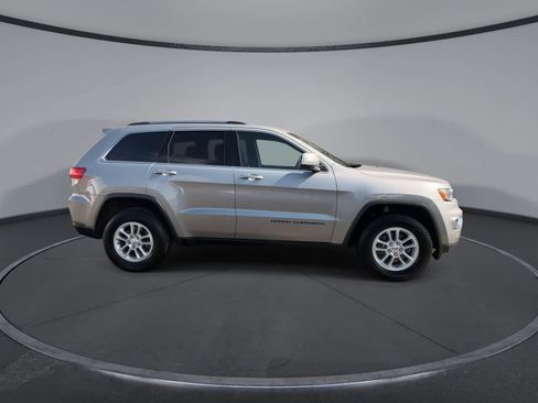 Used 2018 Jeep Grand Cherokee Laredo image 9