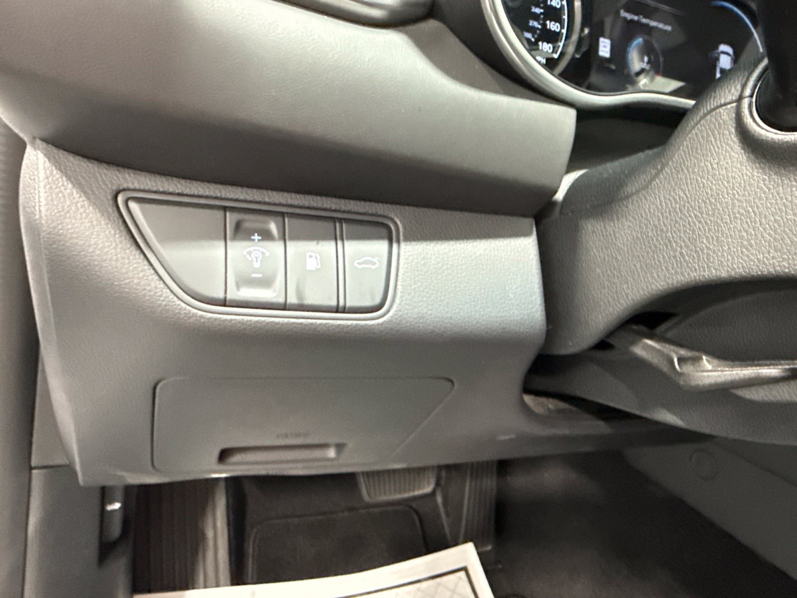 Used 2025 Genesis G70 2.5T AWD/4WD image 44