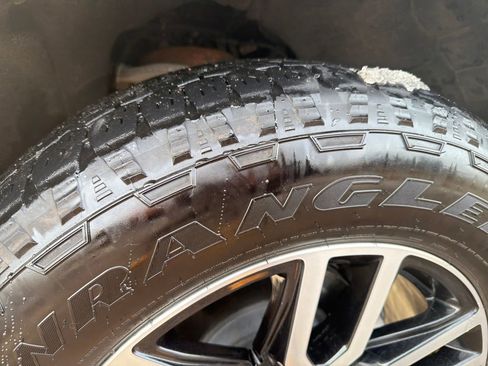 Used 2023 GMC Yukon XL AT4 w/ Technology Package AWD/4WD image 29