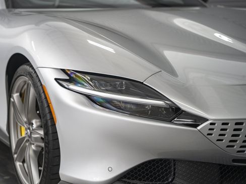 Used 2021 Ferrari Roma RWD image 9