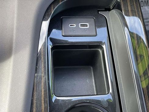 Used 2023 Cadillac Escalade Premium Luxury image 28