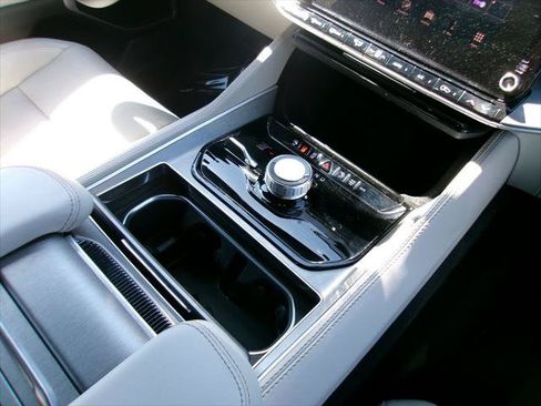 Certified 2025 Jeep Wagoneer 4WD image 15