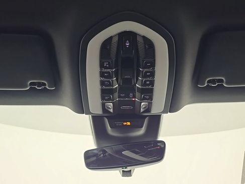 Certified 2026 Porsche Macan AWD/4WD image 25