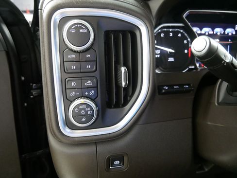 Used 2020 GMC Sierra 1500 Denali w/ Technology Package AWD/4WD image 26