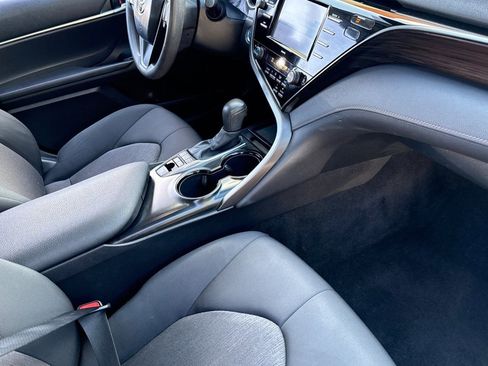Used 2020 Toyota Camry LE image 31