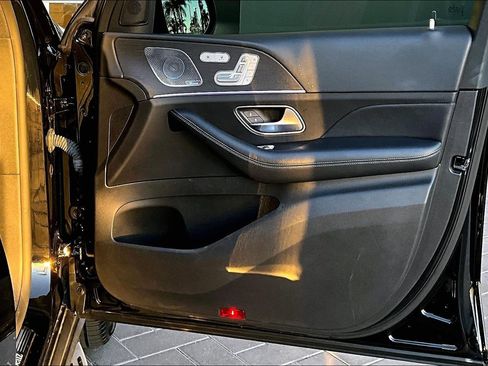 Used 2021 Mercedes-Benz GLS 450 4MATIC image 23