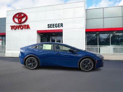 New 2026 Toyota Prius LE FWD image 2