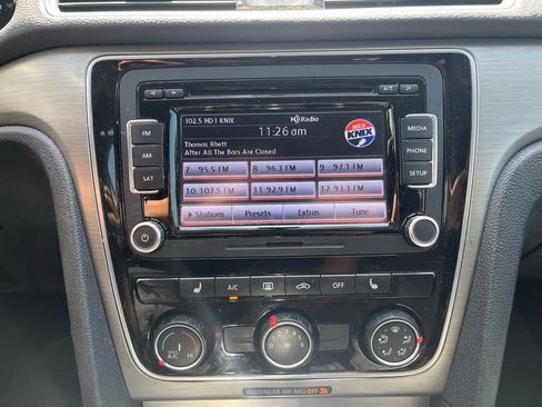 Used 2014 Volkswagen Passat 1.8T SE FWD image 12