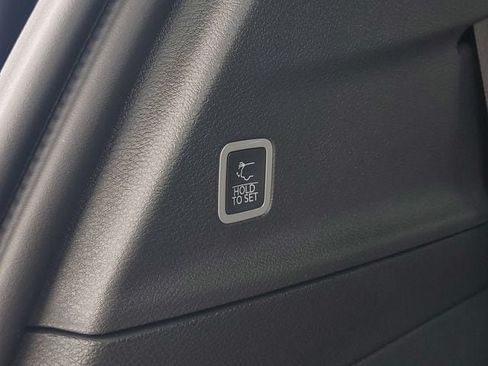 New 2027 Chrysler Pacifica Limited FWD image 10