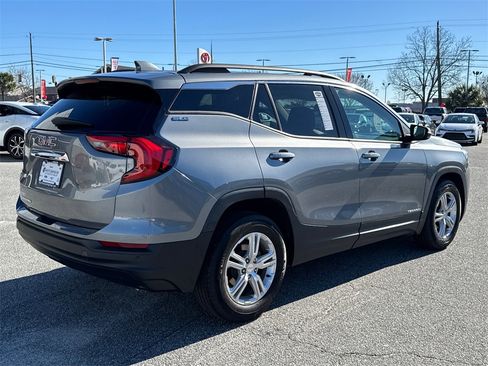Used 2020 GMC Terrain SLE w/ Driver Convenience Package image 3