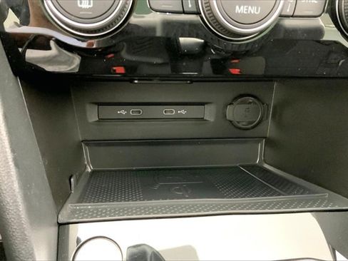 Used 2024 Volkswagen Taos SE image 33