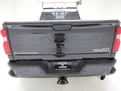 Used 2023 Chevrolet Silverado 3500 High Country w/ LPO, Hitch Package image 3