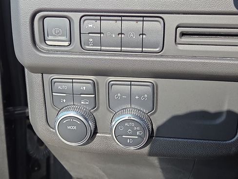 Used 2023 GMC Yukon SLE AWD/4WD image 21
