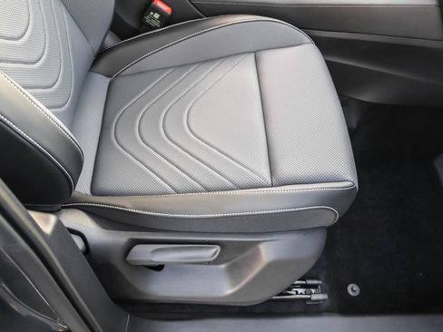 New 2026 Volkswagen Tiguan SE AWD/4WD image 41