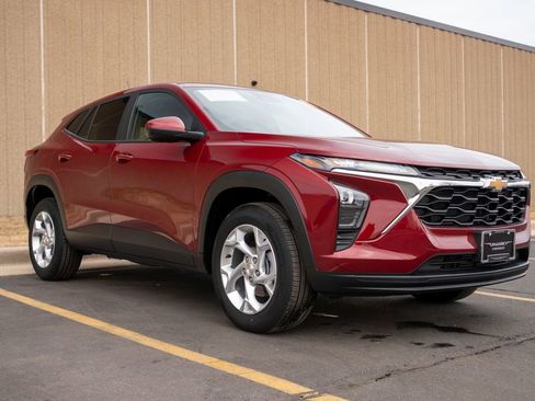 Certified 2024 Chevrolet Trax LS w/ LS Convenience Package image 2