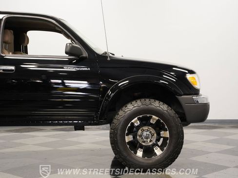 Used 1998 Toyota Tacoma 4x4 w/ SR5 Package image 30