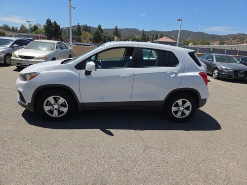 Used 2020 Chevrolet Trax LS FWD image 2
