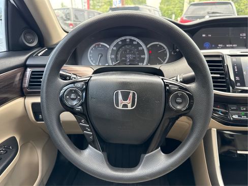 Used 2017 Honda Accord EX image 17