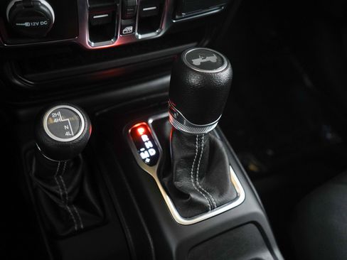 Used 2020 Jeep Wrangler Unlimited Sahara w/ Dual Top Group AWD/4WD image 24