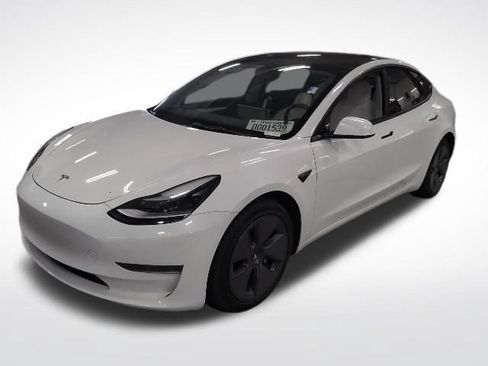 Used 2023 Tesla Model 3 Standard Range RWD image 3