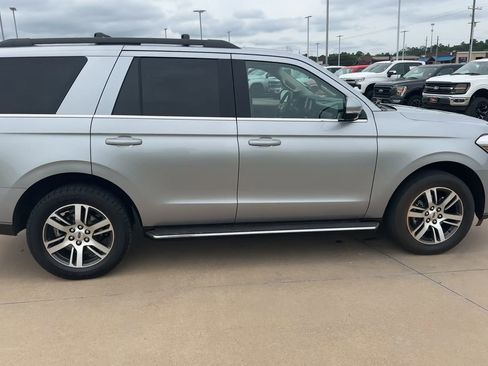 Used 2023 Ford Expedition XLT RWD image 2