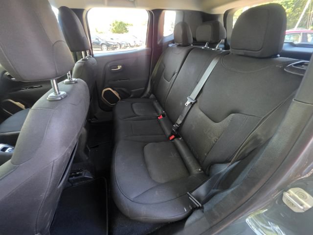 Used 2017 Jeep Renegade Latitude FWD image 20