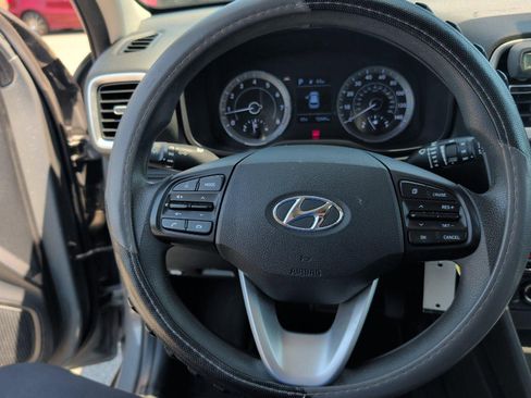 Used 2021 Hyundai Venue SE FWD image 18