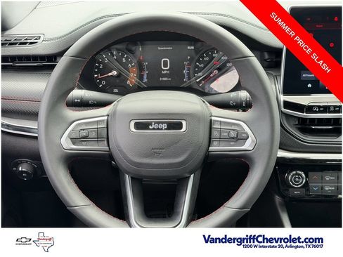 Used 2025 Jeep Compass Trailhawk AWD/4WD image 12