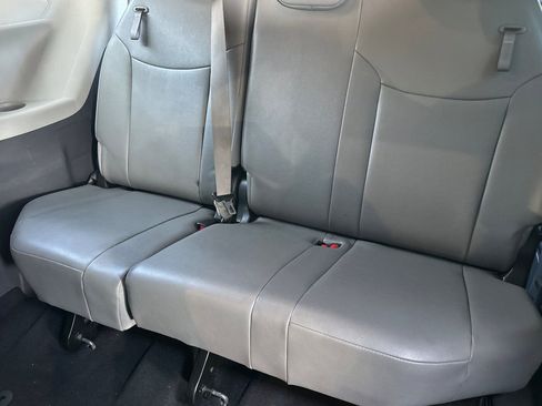 Used 2023 Toyota Sienna XLE FWD image 13
