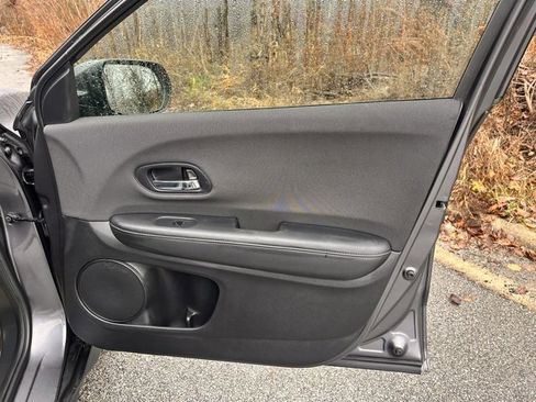 Used 2021 Honda HR-V LX image 17