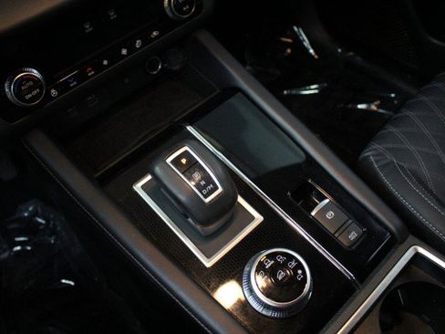 Used 2023 Mitsubishi Outlander SEL image 17