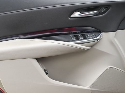 Used 2023 Cadillac XT4 Luxury image 11