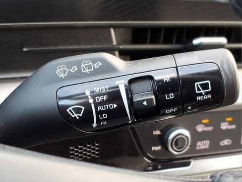 Used 2025 Kia Sportage EX image 28