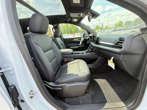 New 2026 Chevrolet Traverse LT w/ Sun and Wheel Package AWD/4WD image 30