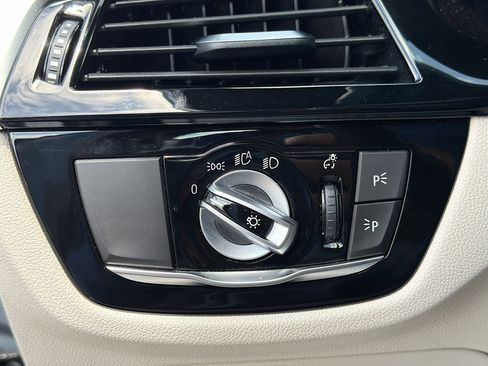 Used 2021 BMW 540i w/ Premium Package image 36