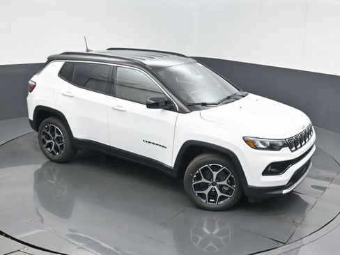 New 2026 Jeep Compass Limited image 38