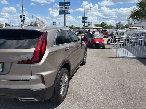 Used 2025 Cadillac XT4 Premium Luxury FWD image 5