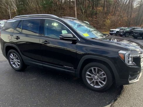 Used 2024 GMC Terrain SLT image 3