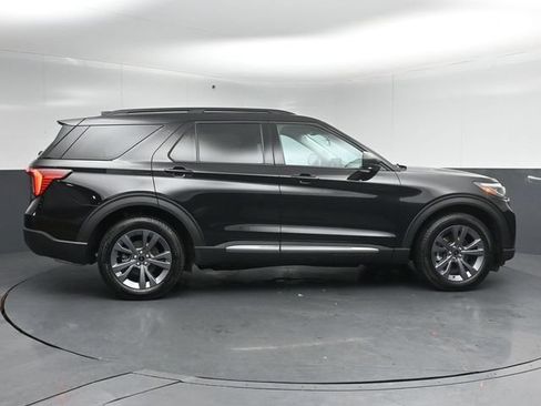 Certified 2025 Ford Explorer Active w/ Active Comfort Package AWD/4WD image 8