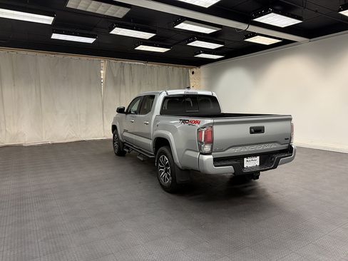 Used 2022 Toyota Tacoma TRD Sport AWD/4WD image 3