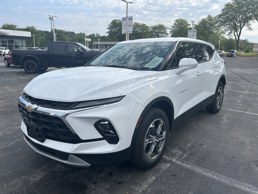 Used 2025 Chevrolet Blazer LT FWD image 1