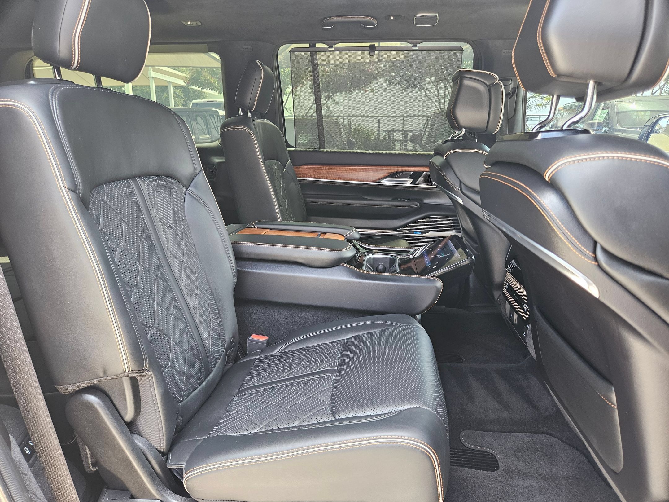Used 2022 Jeep Grand Wagoneer Series III AWD/4WD image 26