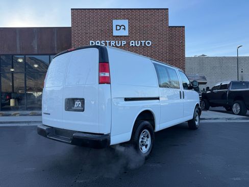 Used 2023 Chevrolet Express 2500 w/ Driver Convenience Package image 7