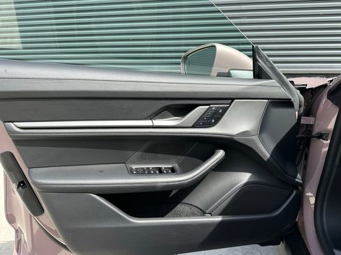 Used 2025 Porsche Taycan image 14