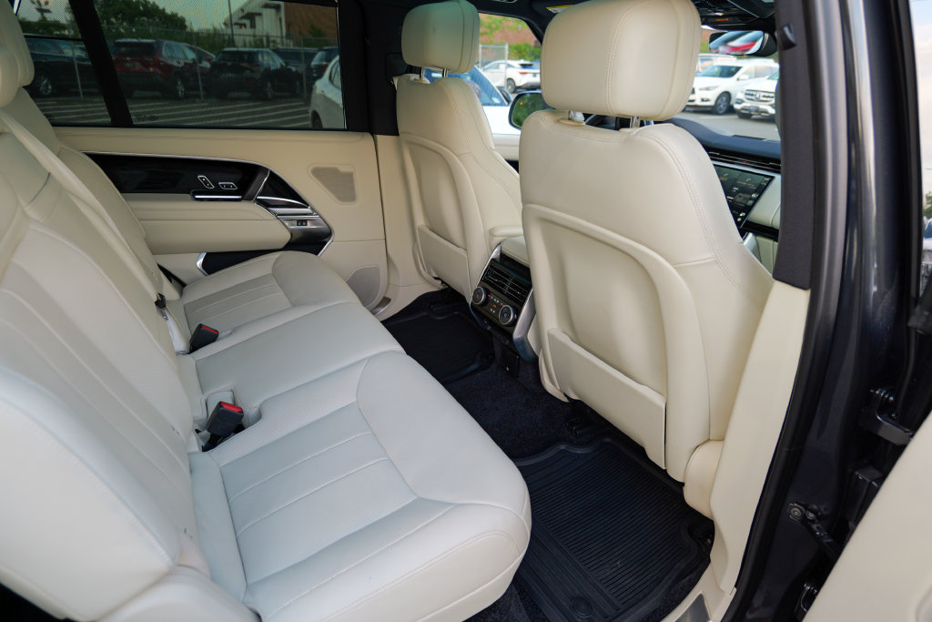 Used 2025 Land Rover Range Rover Long Wheelbase SE AWD/4WD image 32