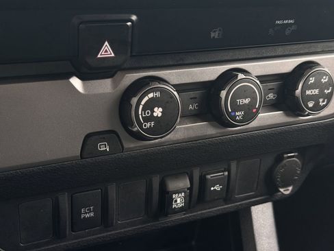 Used 2020 Toyota Tacoma SR5 image 19