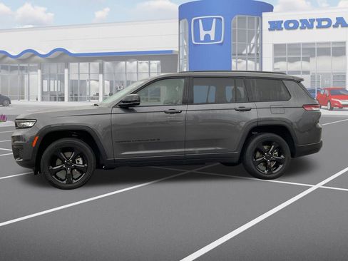 Used 2023 Jeep Grand Cherokee L Laredo image 5